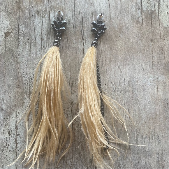 🪶 FP Ivory Feather Boho Earrings🪶 - Picture 5 of 6